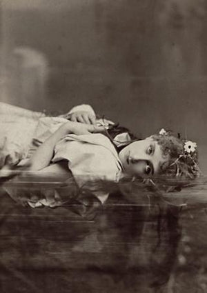 Antique photograph of an actress playing Ophelia. Shakespeare 